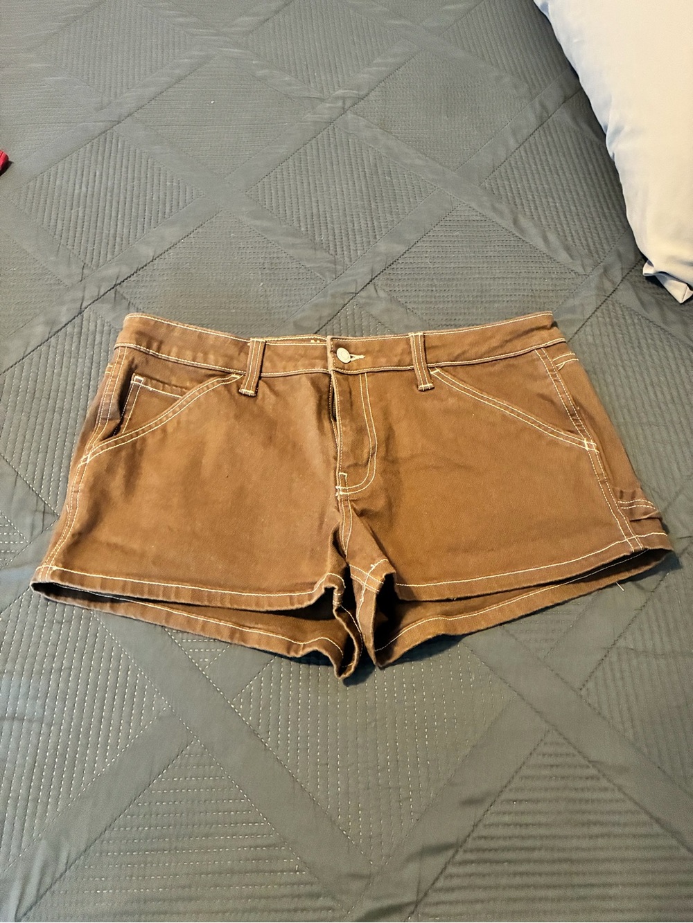 No Boundaries Brown Low-Rise Jean Shorts with Contrast Stitching